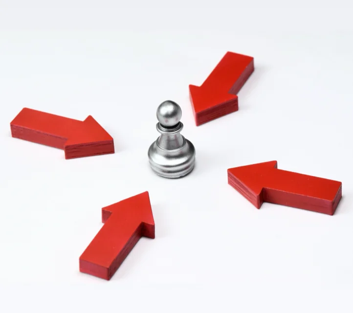 A chess piece with red arrows indicating that it is under attack.