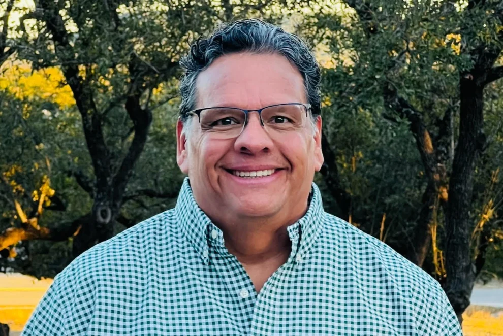 head shot of Mario De Leon